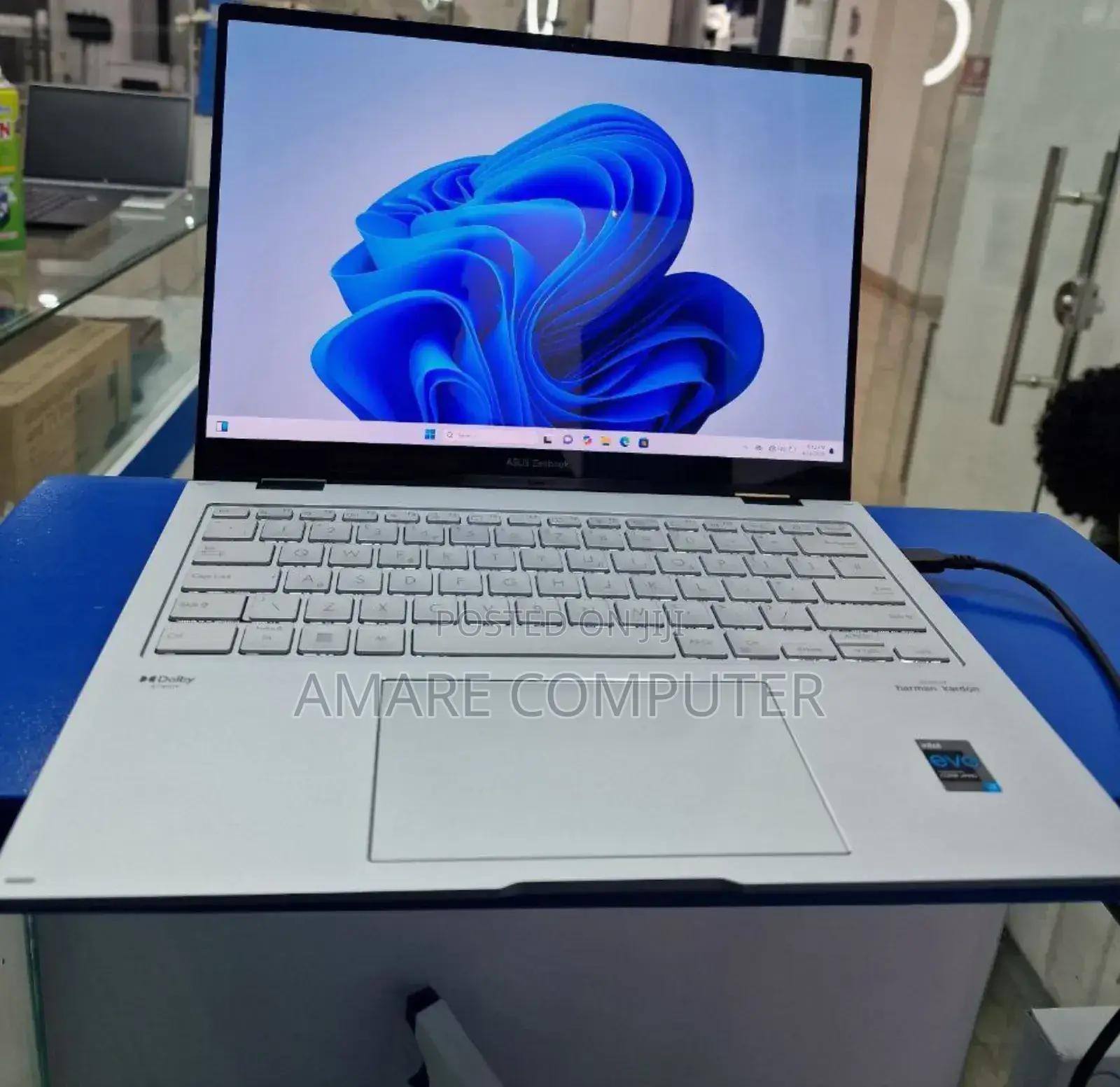 New Laptop Asus ZenBook Flip 14 UX461UN 16GB Intel Core I7 SSD 512GB