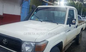 Toyota Land Cruiser 2010 White