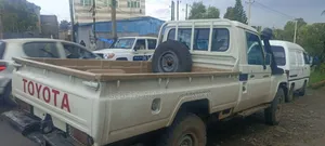 Toyota Land Cruiser 2010 White