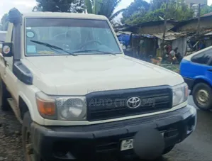 Photo - Toyota Land Cruiser 2010 White