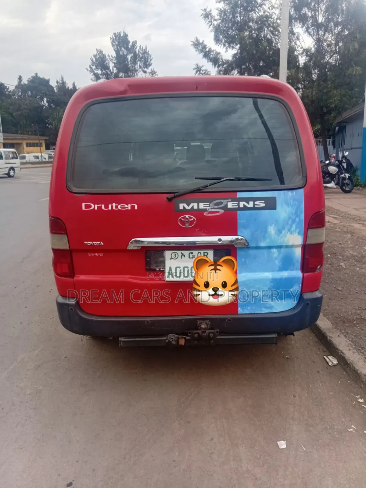 Toyota HiAce 2010 Red