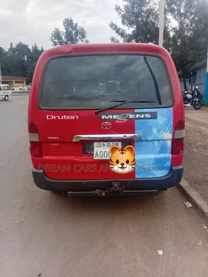 Toyota HiAce 2010 Red