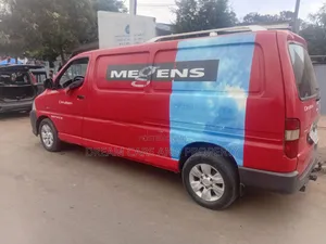 Toyota HiAce 2010 Red