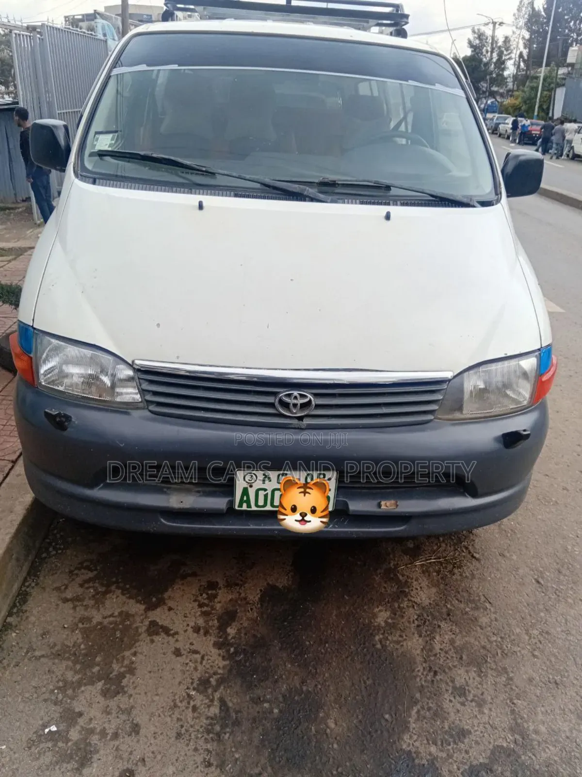 Toyota HiAce 2006 White