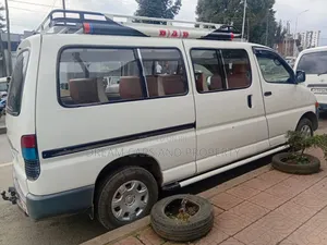 Toyota HiAce 2006 White
