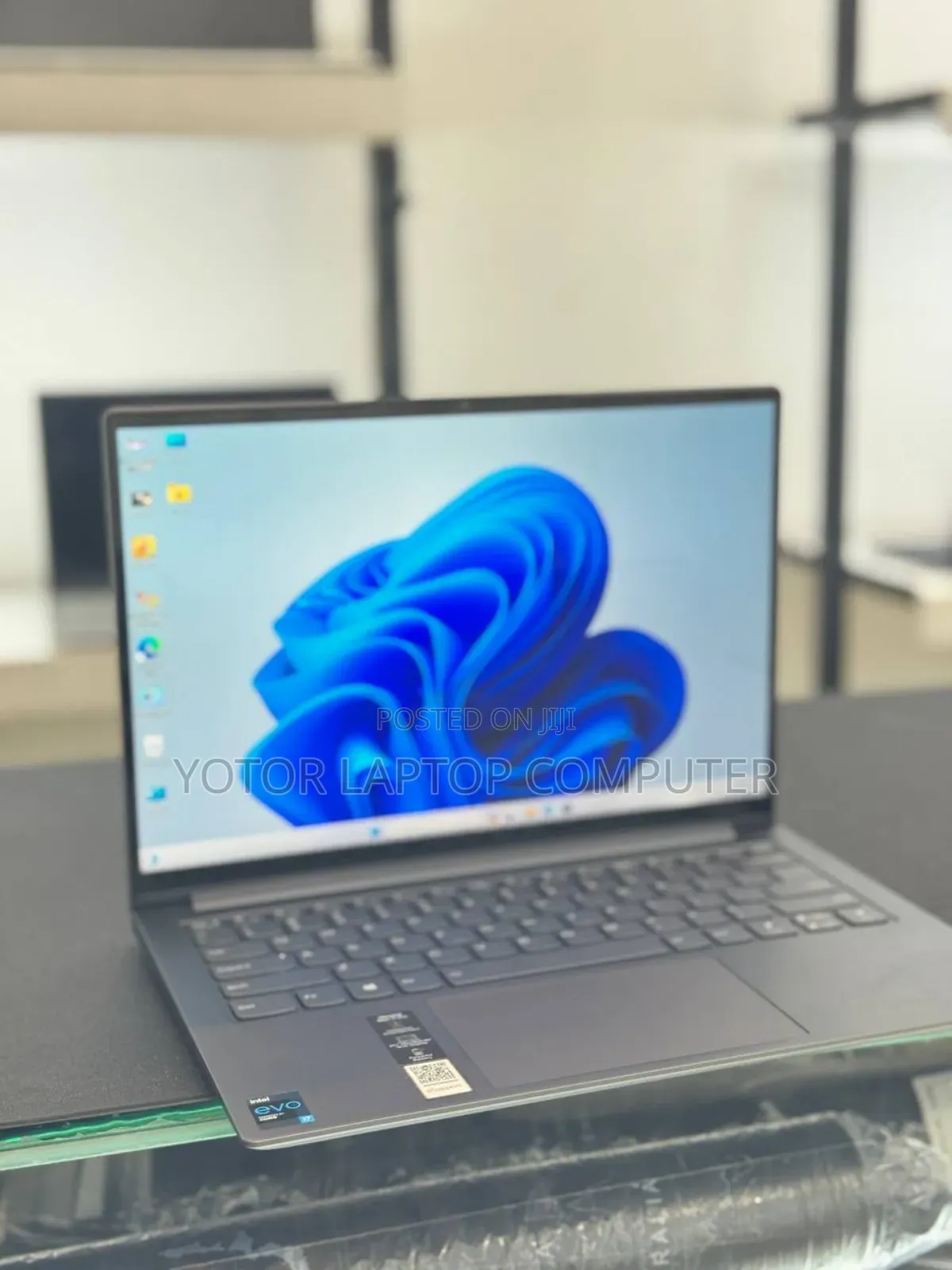 New Laptop Lenovo Yoga 7i 16GB Intel Core I7 SSD 512GB