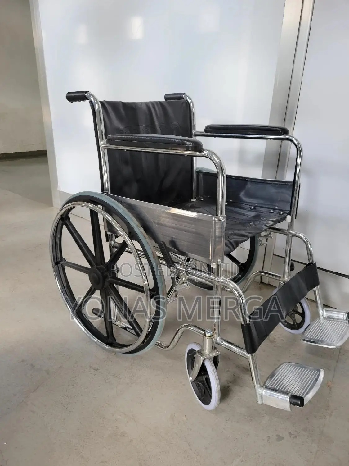 Wheelchair==Chrome Polished Wheelchair With Brake 喚wheelchair_[]Wheel