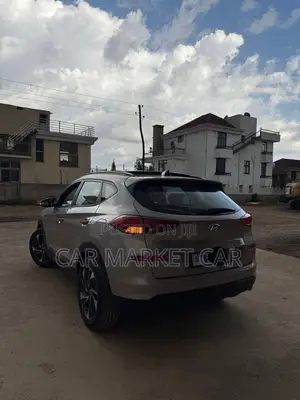 Hyundai Tucson SE AWD 2019 Gold