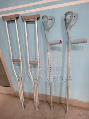 Photo - Axillary(Underarm)Crutches支剎long-Term Disabilities Affecting Mobility