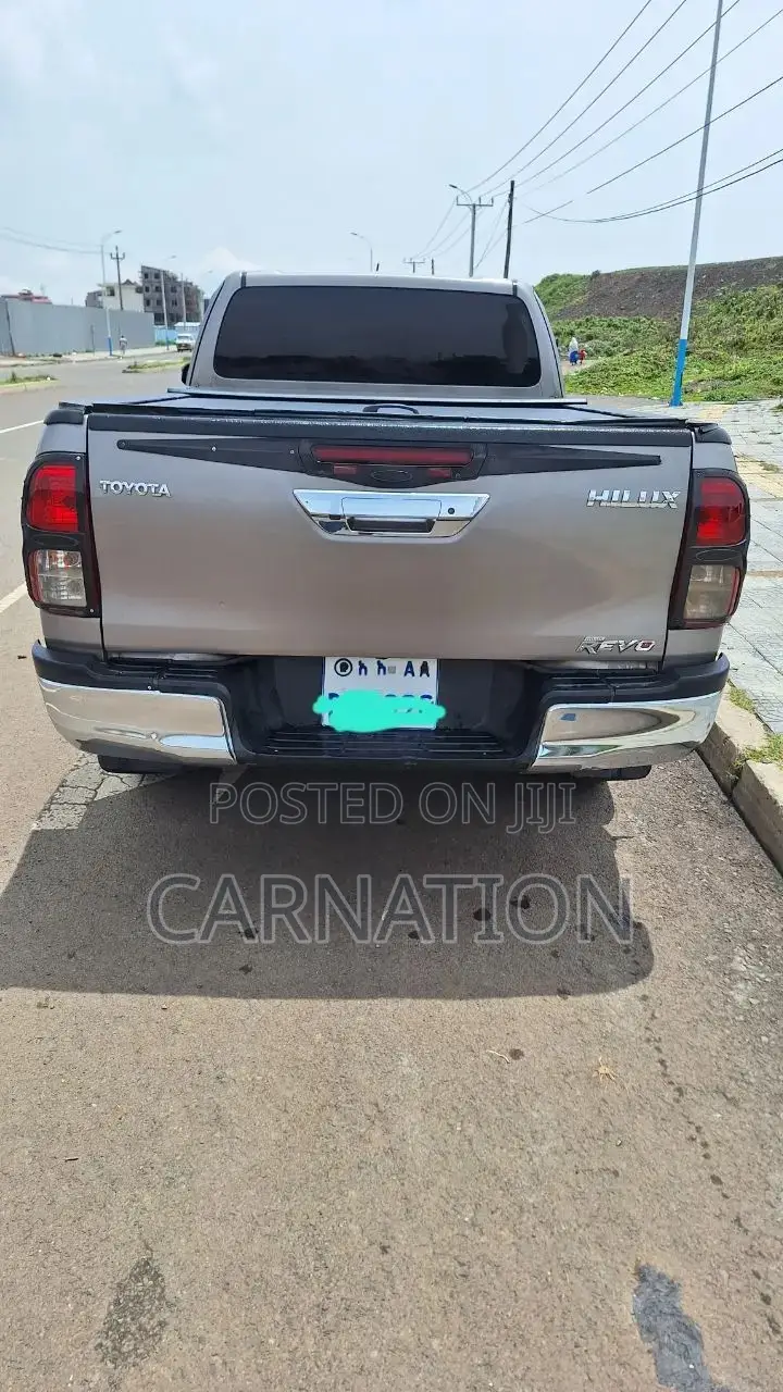 Toyota Hilux 2020 Silver