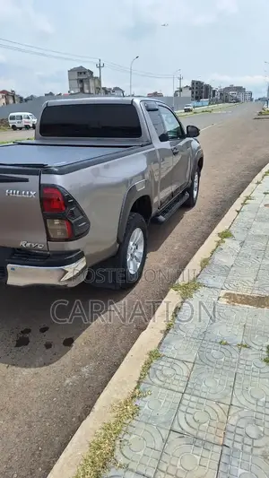 Toyota Hilux 2020 Silver