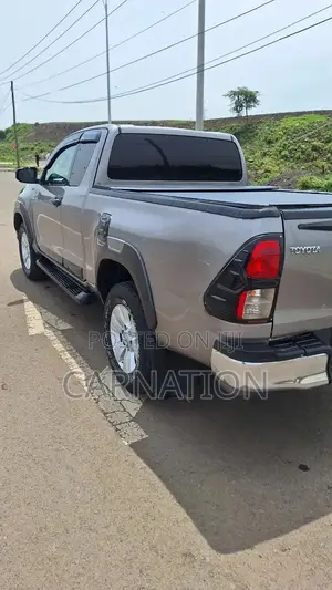 Toyota Hilux 2020 Silver