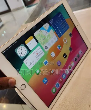 New Laptop Apple MacBook Air 1.5GB Intel SSD 128GB