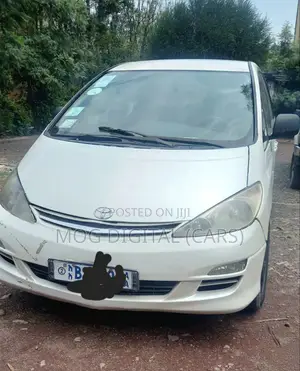 Photo - Toyota Previa Automatic 2003 White