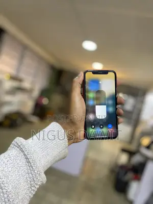 Apple iPhone XR 64 GB Red