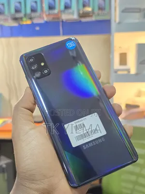 Photo - New Samsung Galaxy A71 128 GB Black