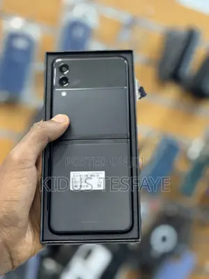 New Samsung Galaxy Z Flip3 5G 128 GB Black
