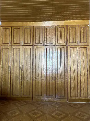 5bdrm House in Yeka for sale