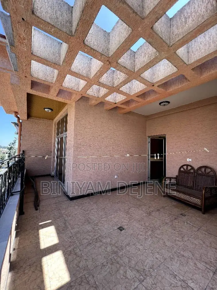 5bdrm House in Yeka for sale