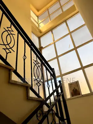 5bdrm House in Yeka for sale