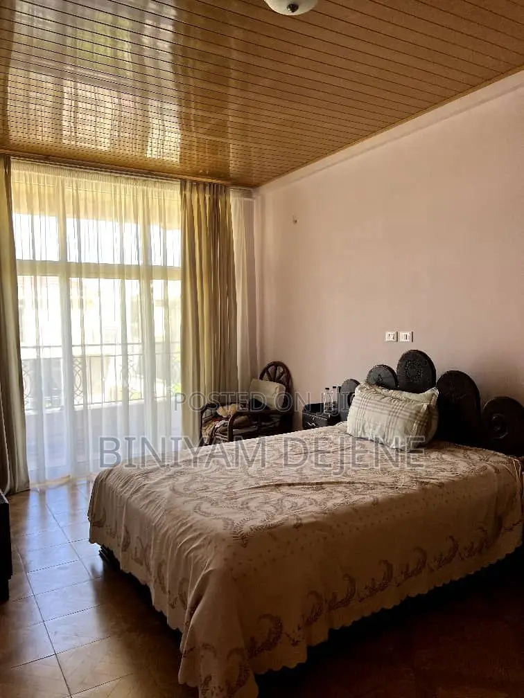 5bdrm House in Yeka for sale