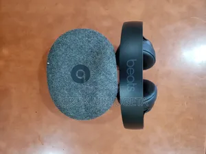 Photo - Beats Solo Pro Wireless Noise Cancelling Headphones – Black (Original)