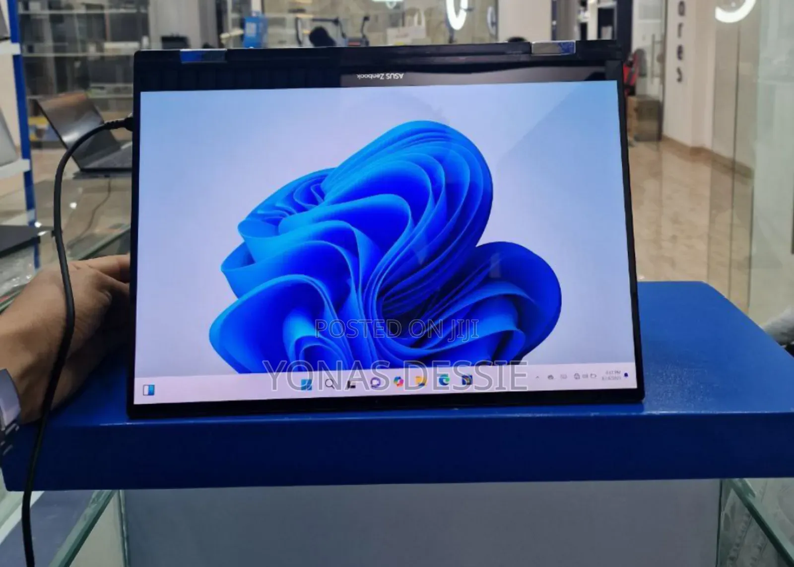 New Laptop Asus ZenBook Flip 14 UX461UA 16GB Intel Core i7 SSD 512GB