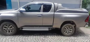 Toyota Hilux 2017 Silver
