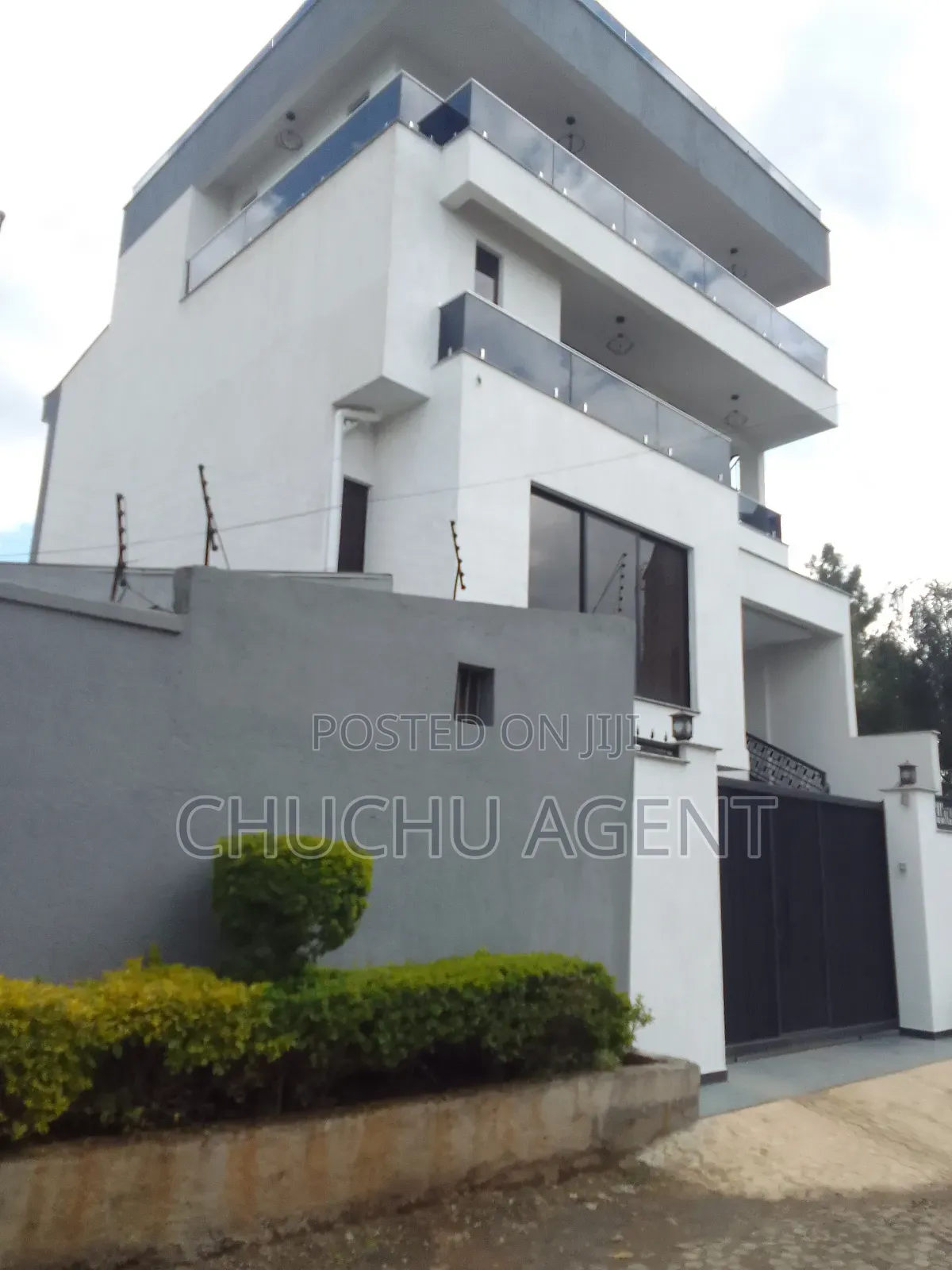 8bdrm House in Bole for sale