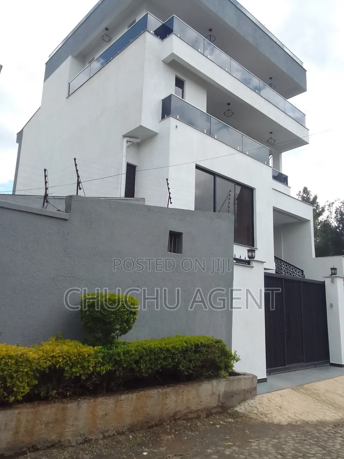 8bdrm House in Bole for sale