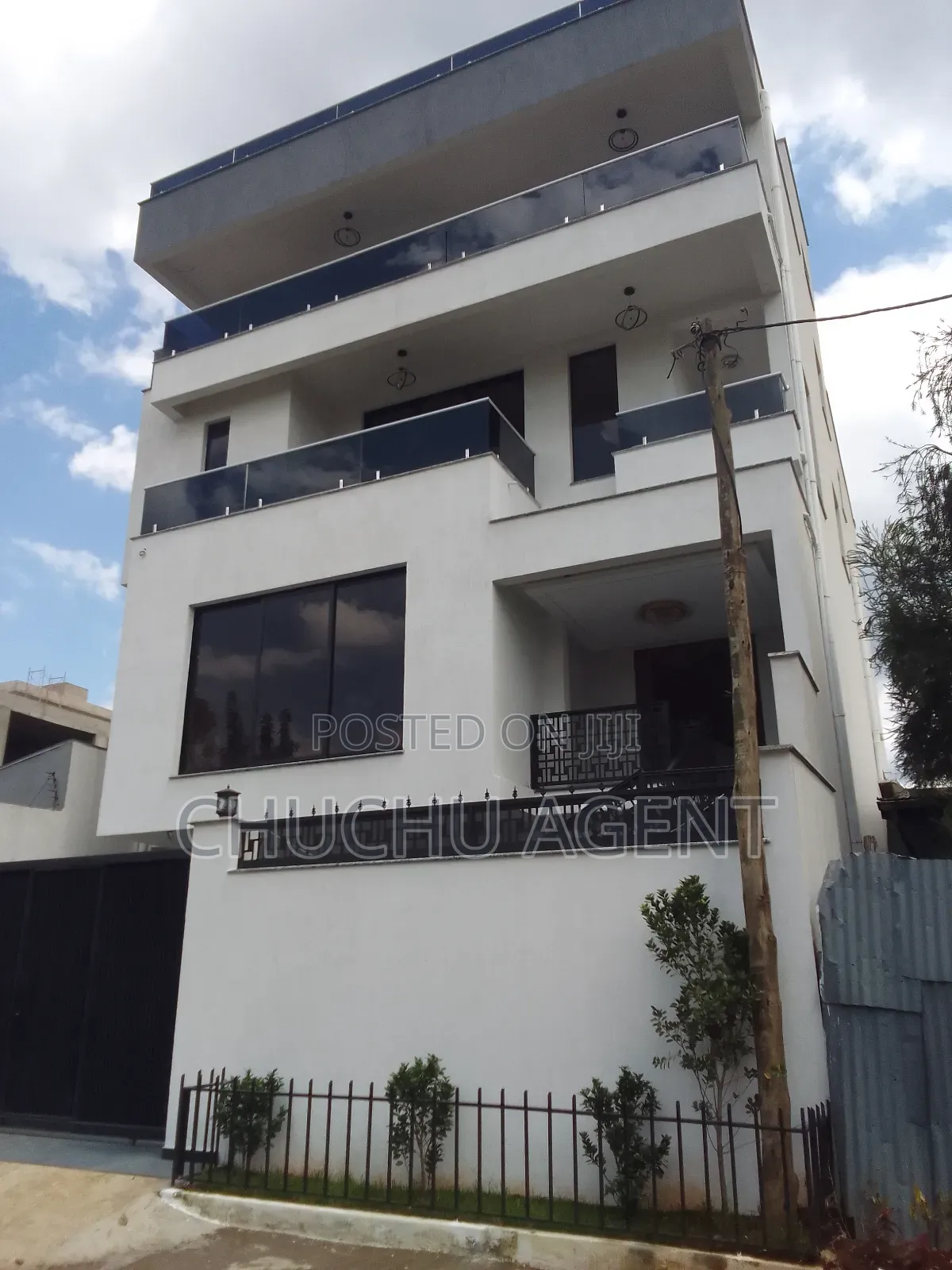 8bdrm House in Bole for sale