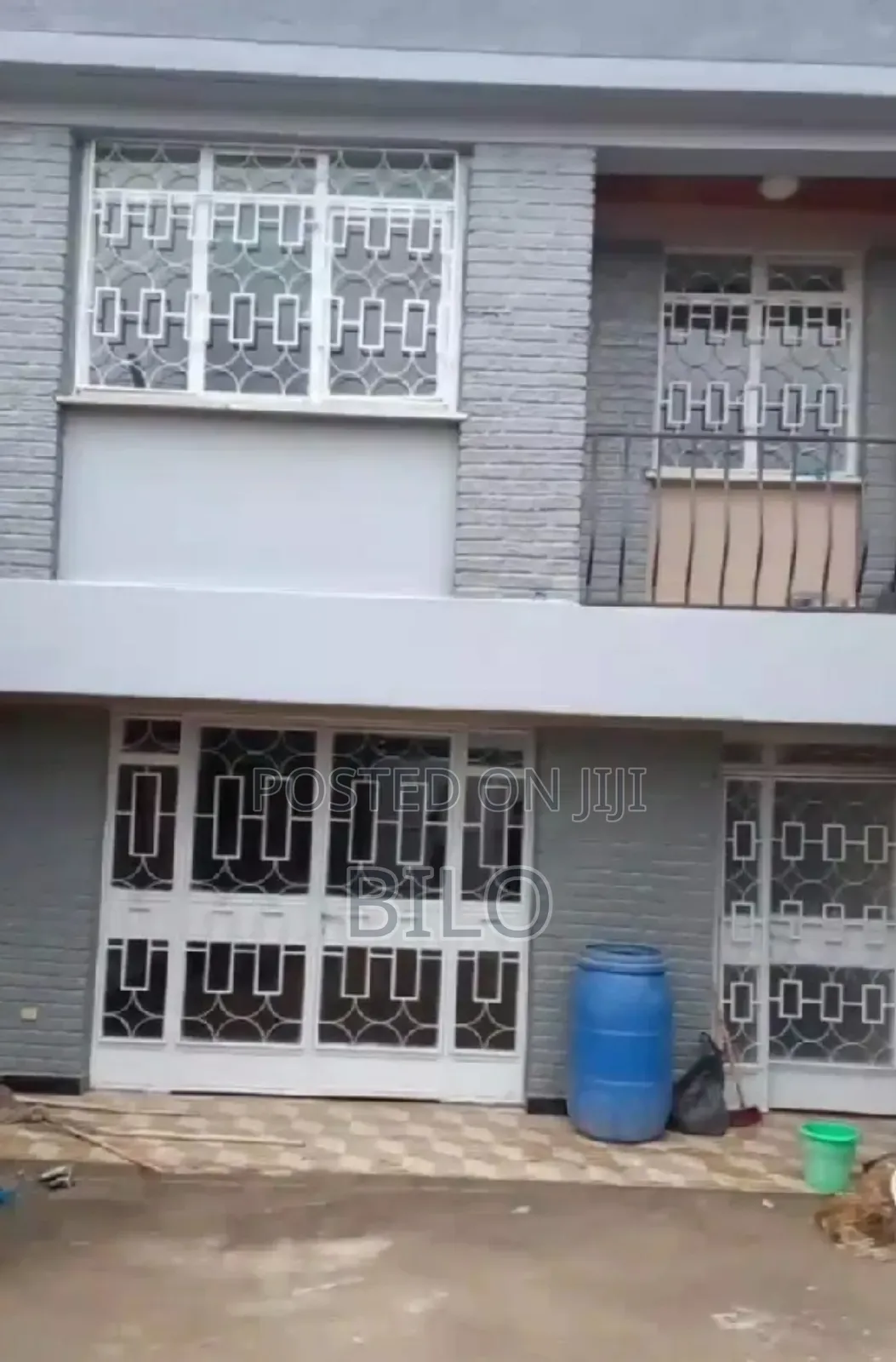 12bdrm House in Akaky Kaliti for sale