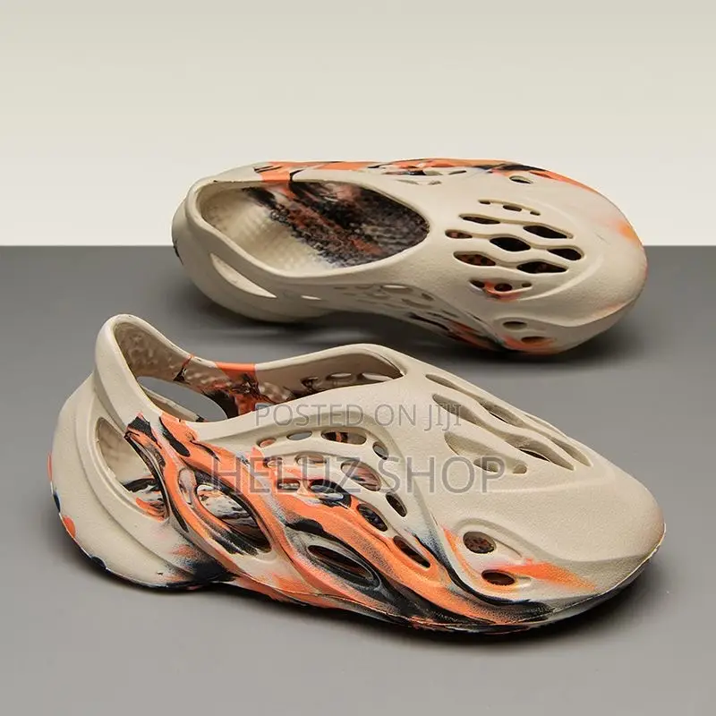 Trending Yeezy Shoes in 2 Colors (On Discount Only 39 Size Available)