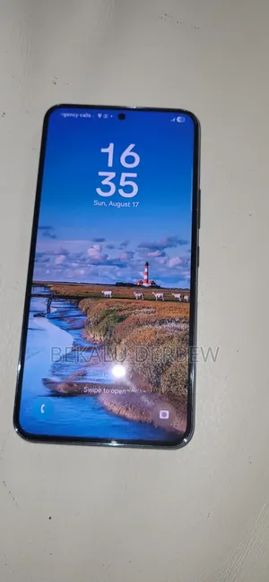 Photo - New Samsung Galaxy S22 5G 256 GB Black