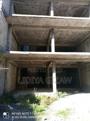 5bdrm House in Akaky Kaliti for sale