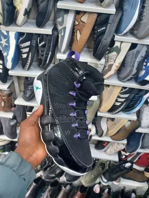 Photo - Air Jordan 9