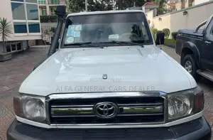 Photo - Toyota Land Cruiser 2012 White