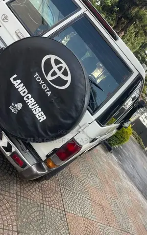 Toyota Land Cruiser 2012 White