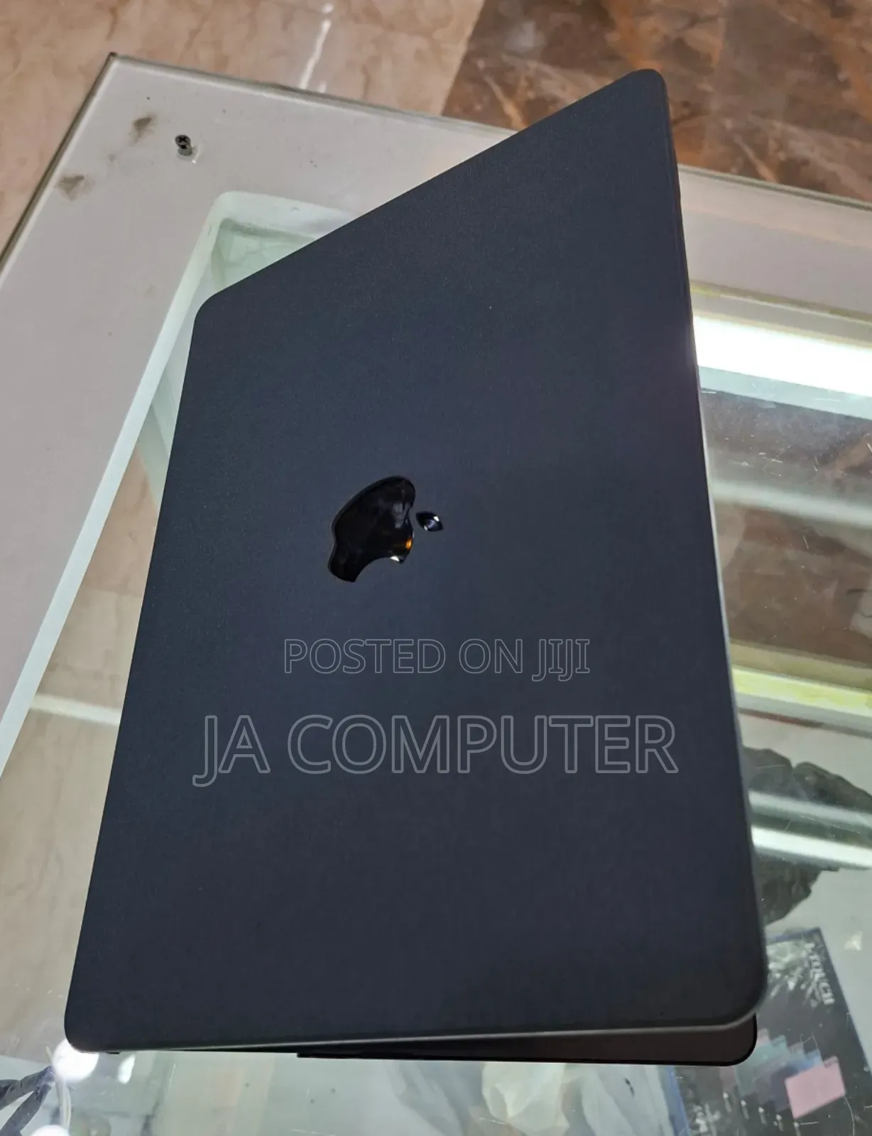 New Laptop Apple MacBook Air 2022 M2 8GB Apple M2 SSD 256GB