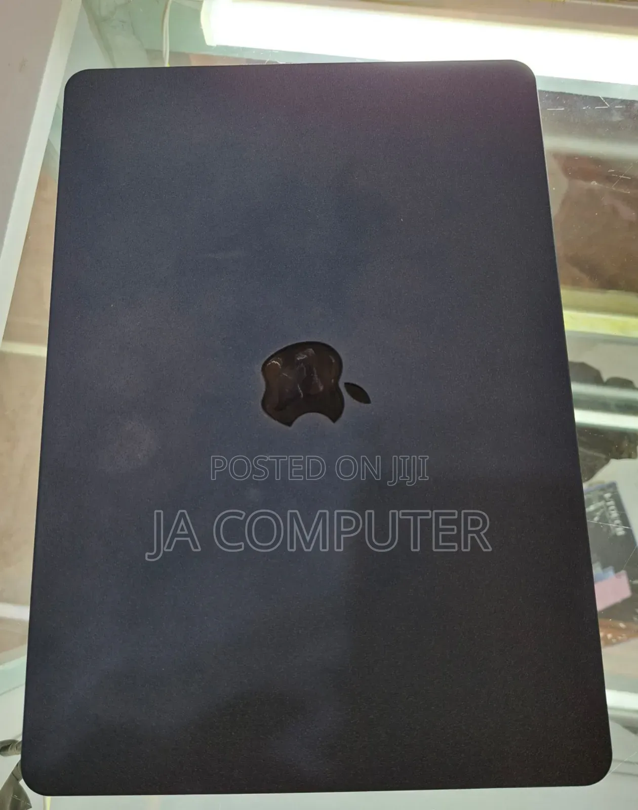 New Laptop Apple MacBook Air 2022 M2 8GB Apple M2 SSD 256GB