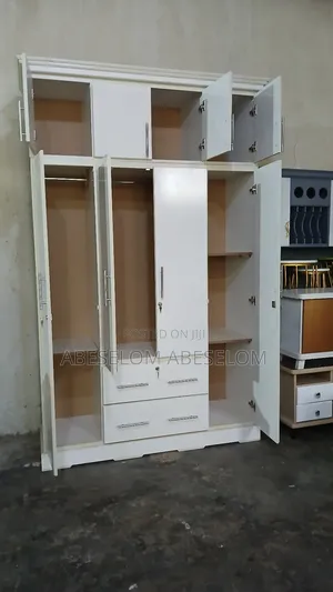 1,50 Cm በላምኔት የተሰራ ተሰቃይ ቁምሳጥን