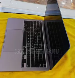 New Laptop Apple MacBook Pro 2020 M1 8GB Apple M1 Pro SSD 256GB