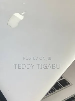 Photo - New Laptop Apple MacBook Pro 2015 8GB SSD 128GB