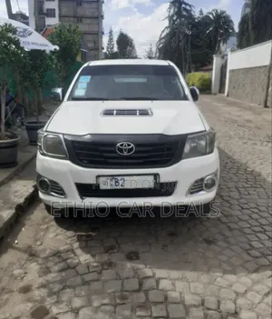 Photo - Toyota Hilux 2014 White