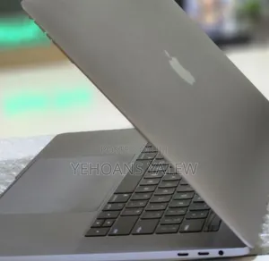 Photo - New Laptop Apple MacBook Pro 2017 16GB Intel Core i7 SSD 512GB