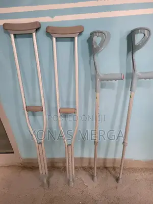 Photo - Cranch*已orthobrace Bracing Supports / Crutches埠从orthounderarm Crutches