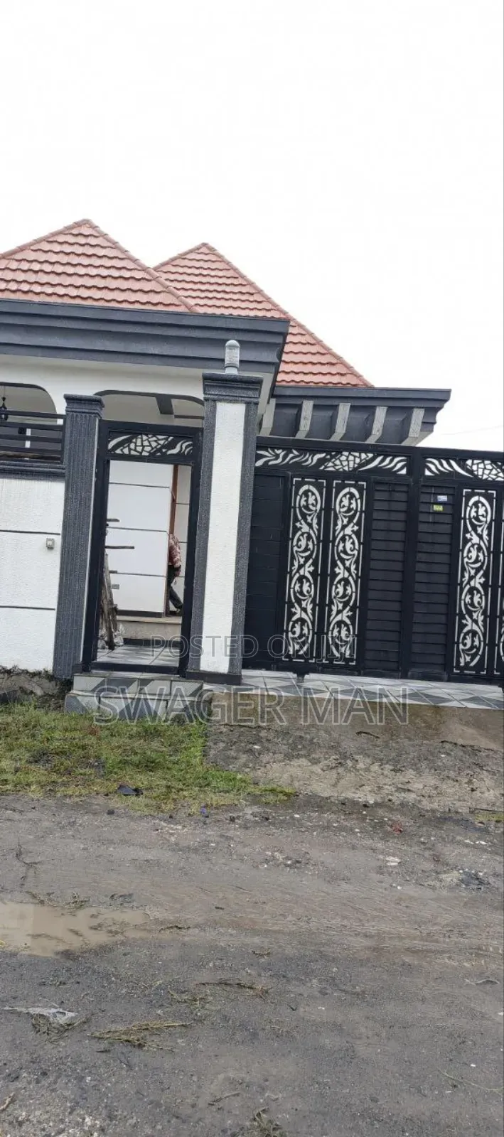 Furnished 5bdrm Villa in ጣፎ, Yeka for sale