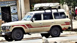 Toyota Land Cruiser 70 1987 Gold