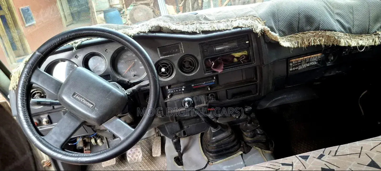 Toyota Land Cruiser 70 1987 Gold