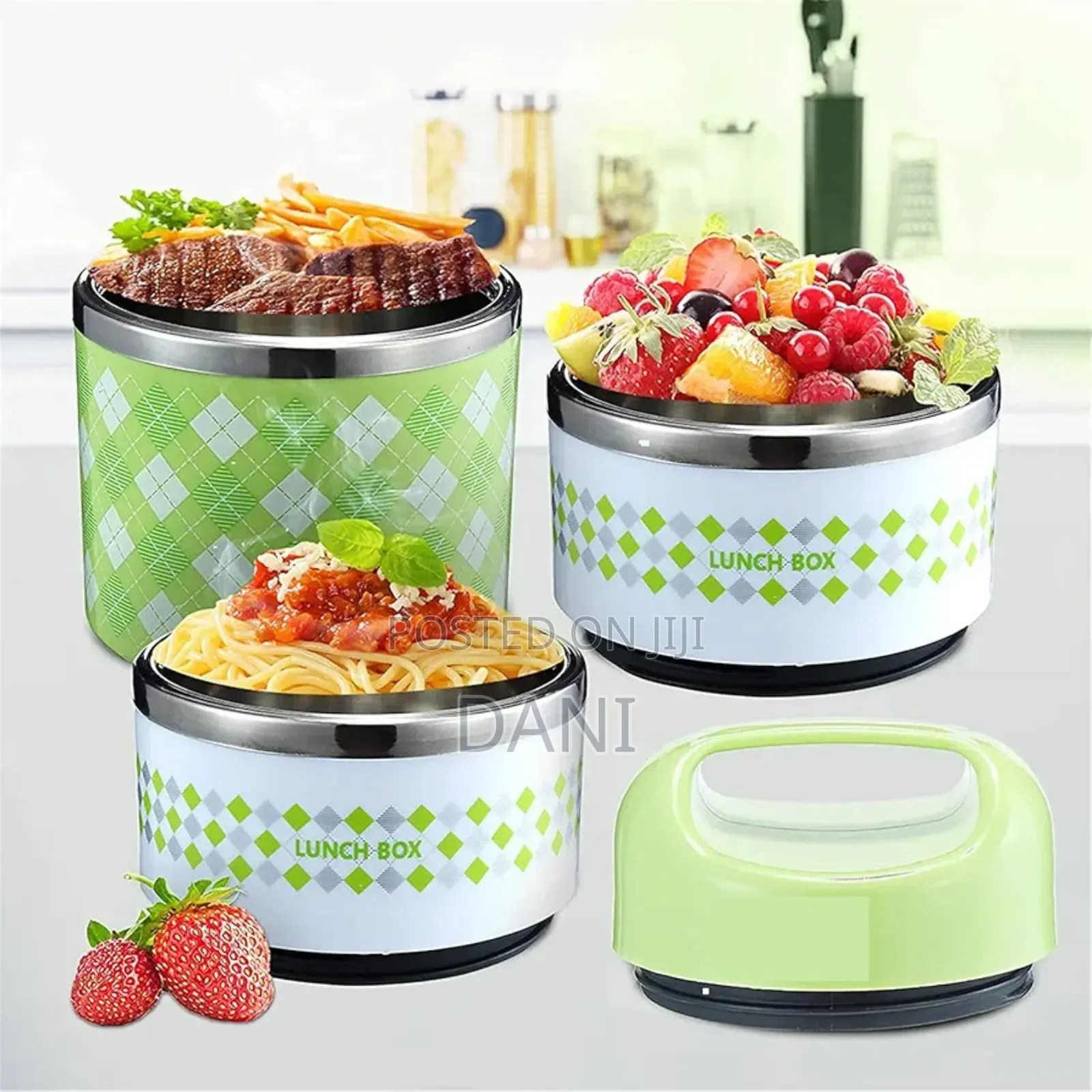 Lunch Box With a 930ml Capacity.